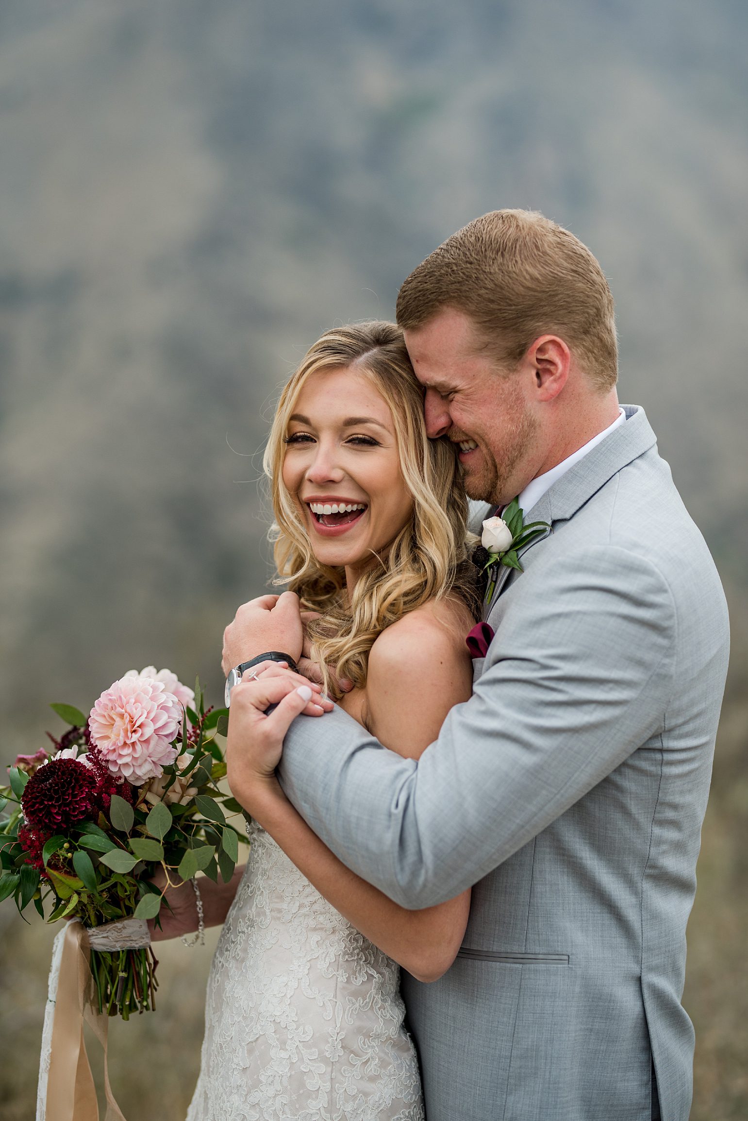 wedding photos at Lookout Mountain