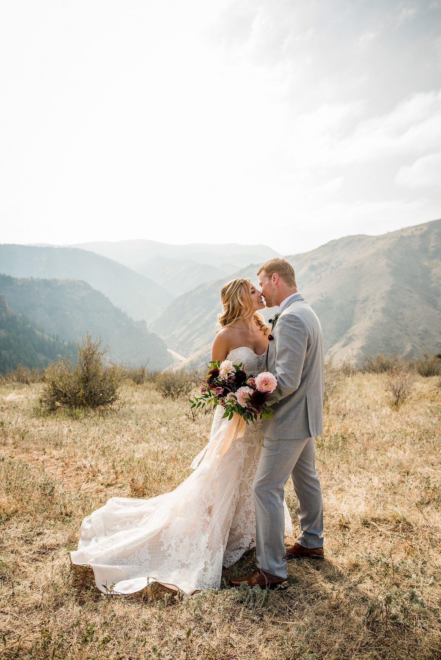 wedding photos at lookout mountain