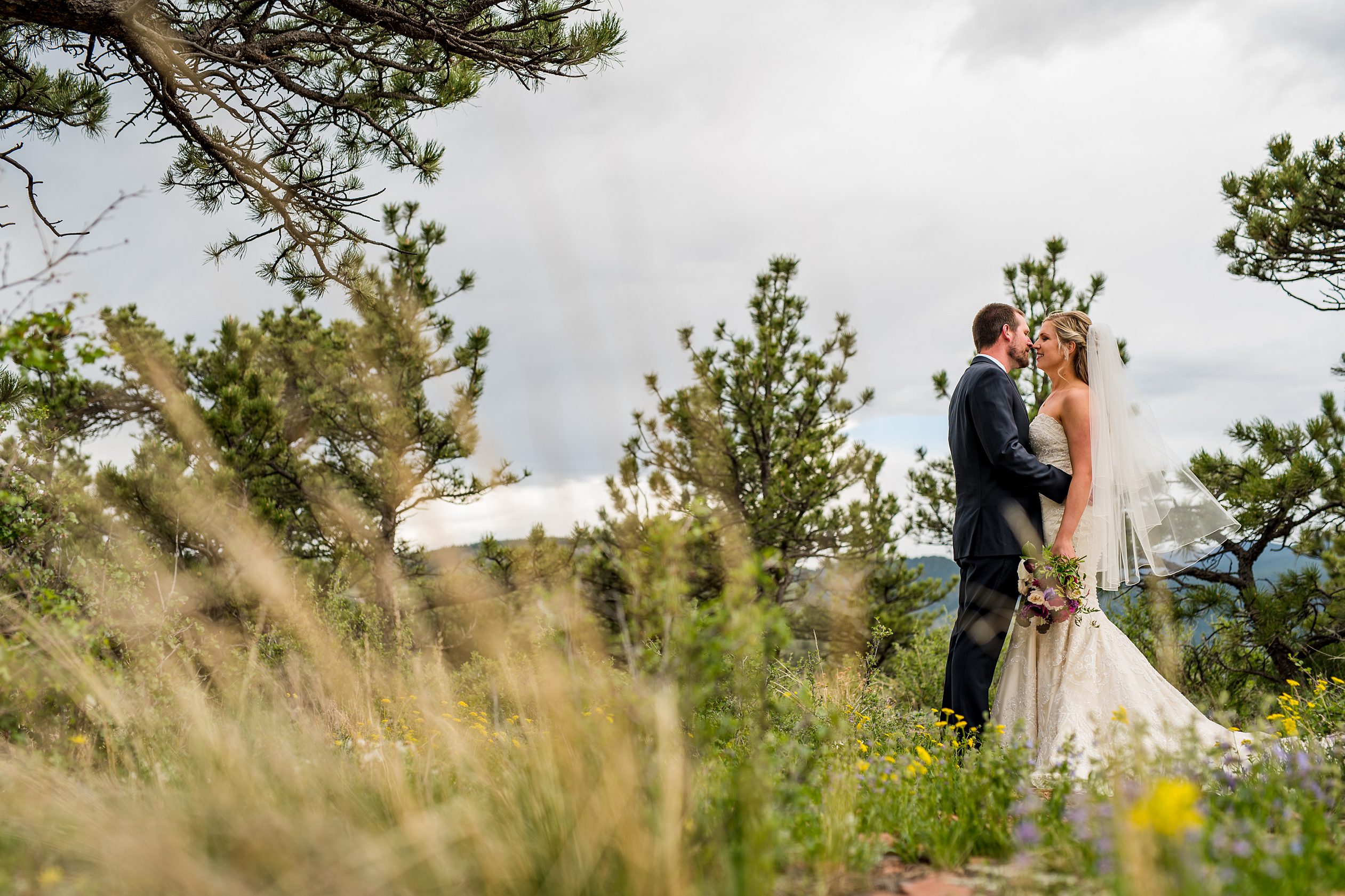 romantic couples photos at Lionscrest Manor in Colorado