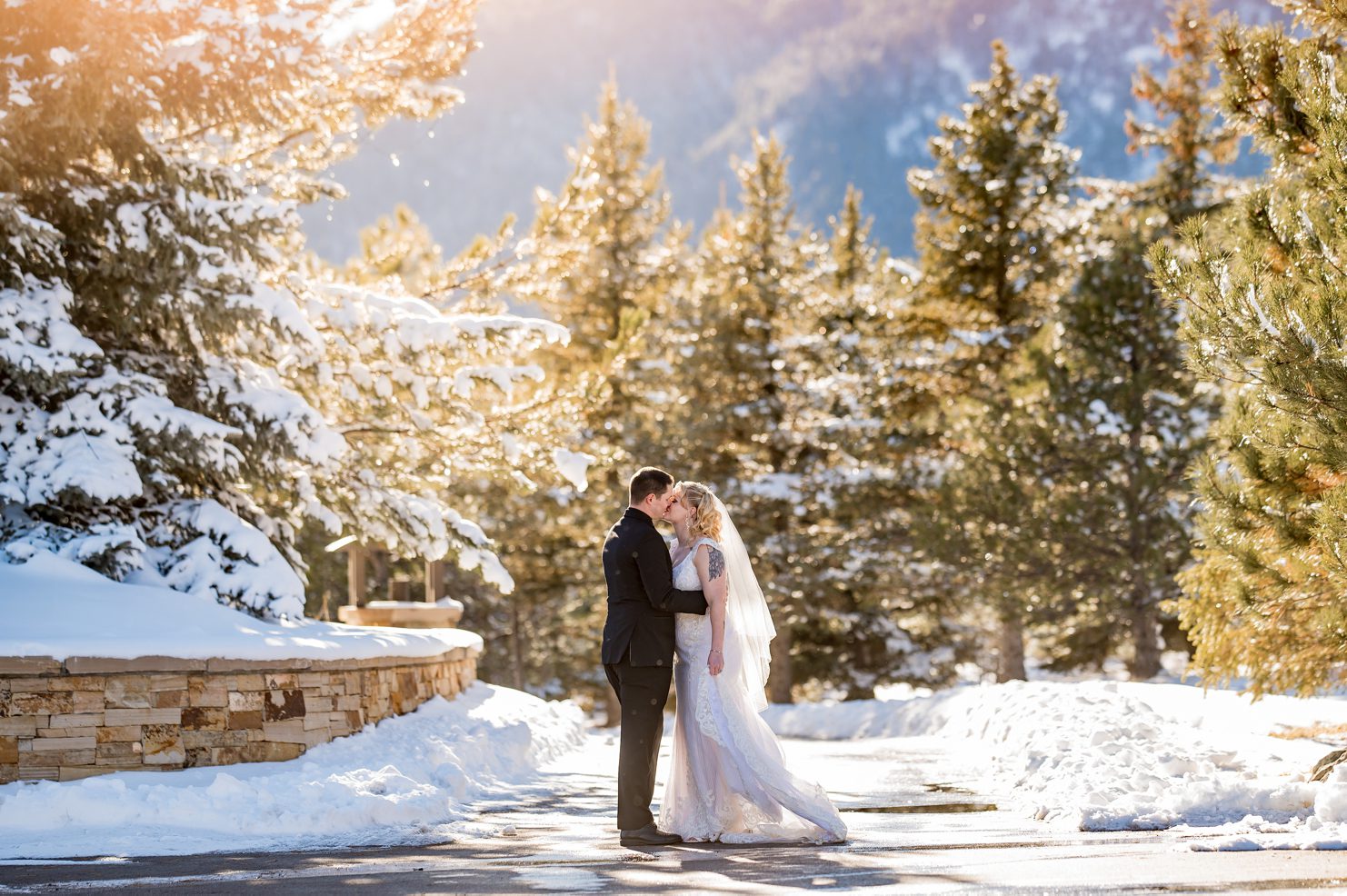 winter wedding at spruce mountain ranch